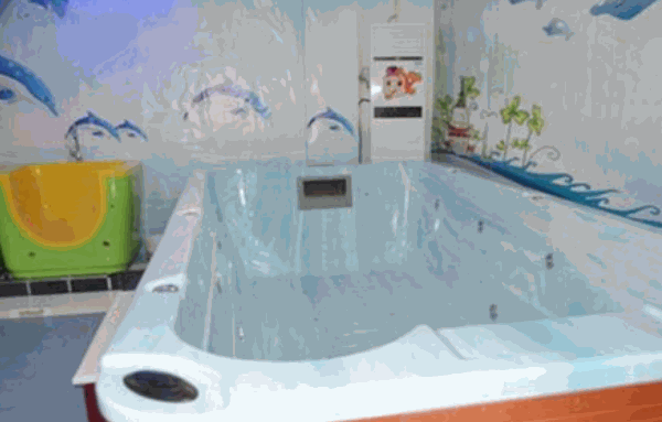 悦悦满婴儿游泳馆